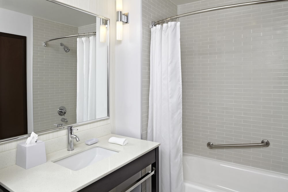 FOUR POINTS BY SHERATON GRANDE PRAIRIE 5/36