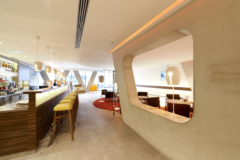 Simm's Hotel 28/41