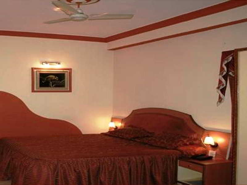 M M Continental Hotel 21/27