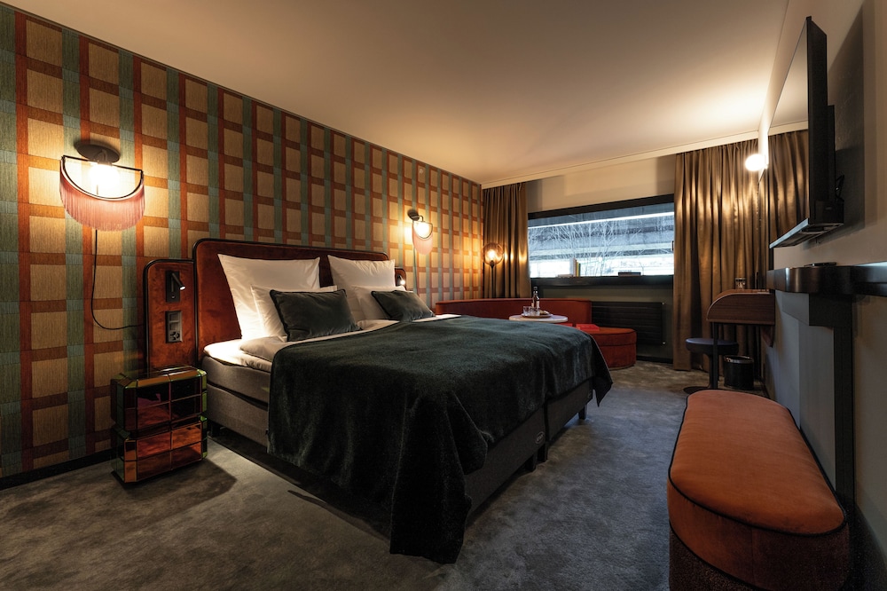 SUPERIOR, DOUBLE BED