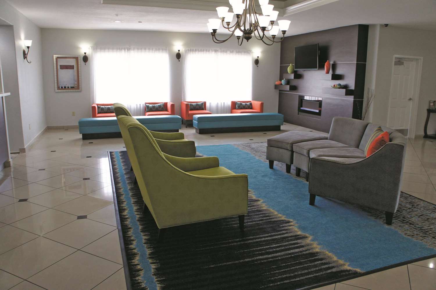 La Quinta Inn & Suites by Wyndham Orange 35/56