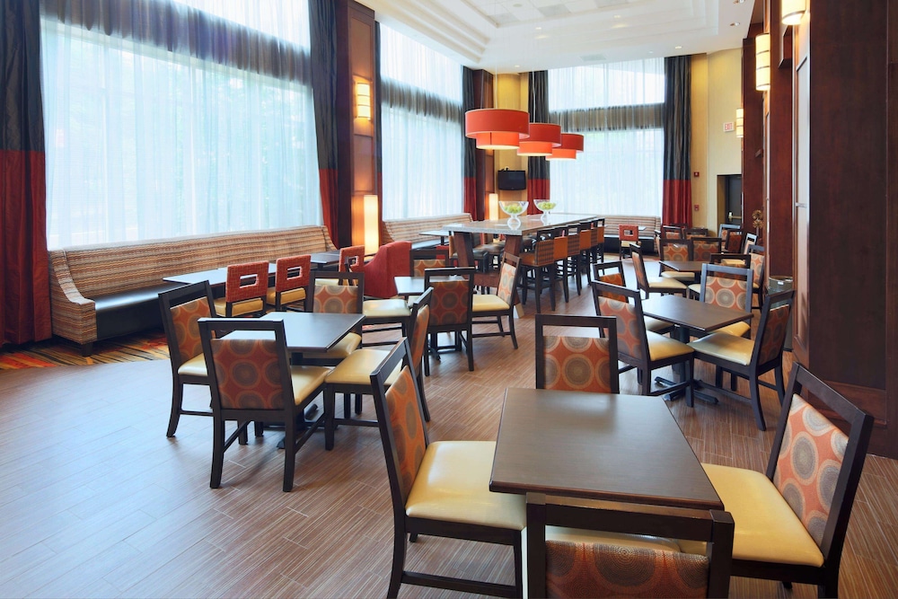 Hampton Inn & Suites Arlington Crystal City DCA 53/64