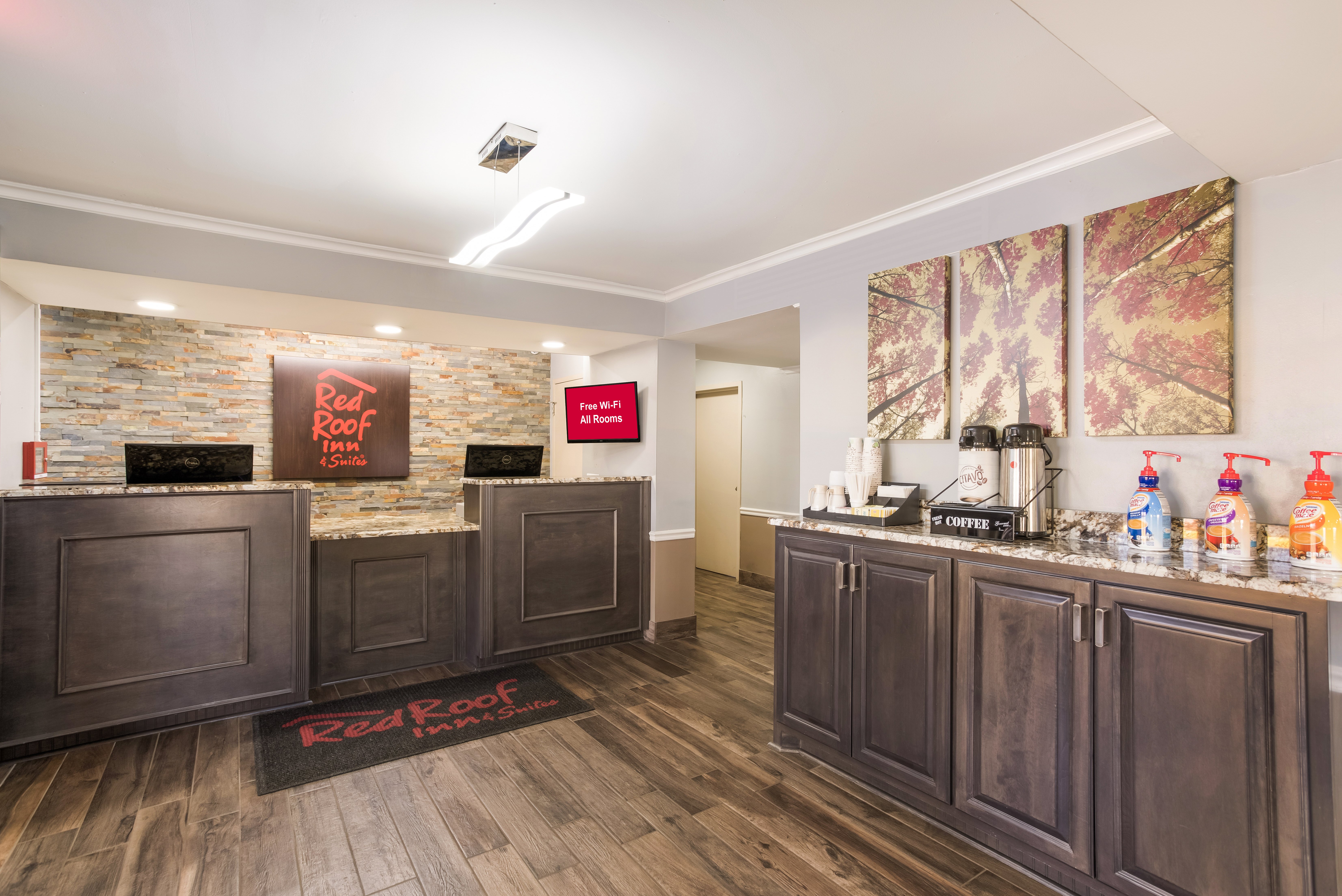 Red Roof Inn & Suites Athens, AL 8/15
