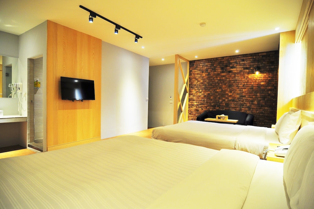 Martin Wales Hotel Kenting 10/69