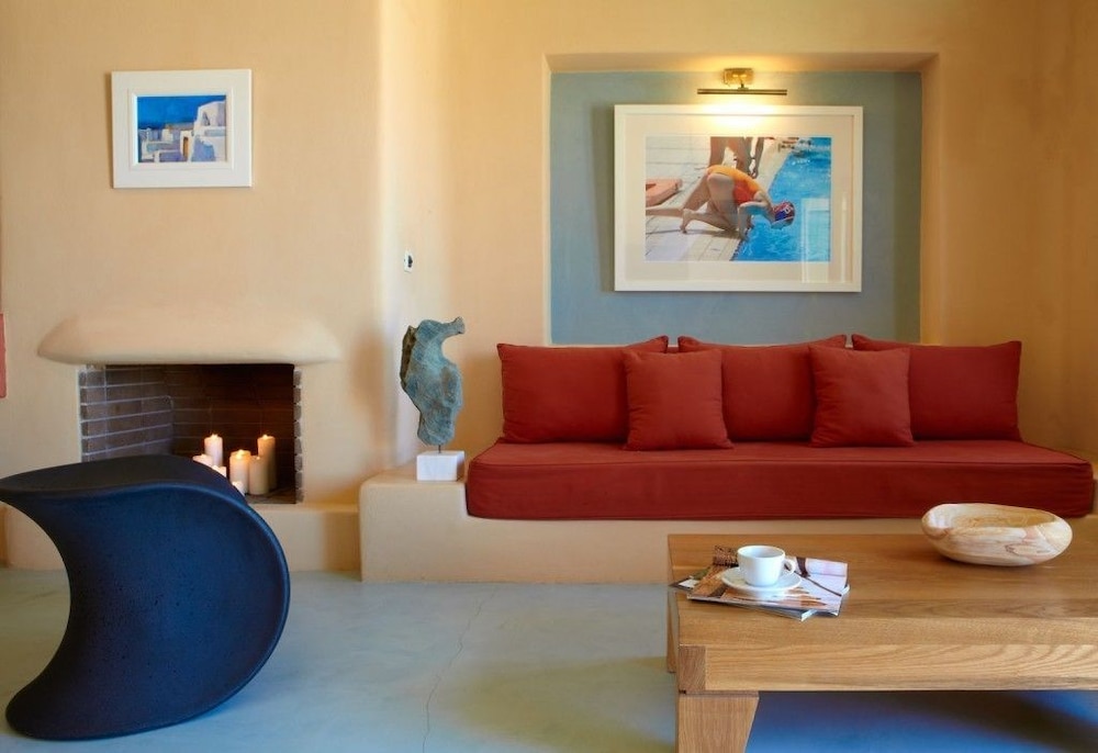 Voreina Gallery Suites 24/50