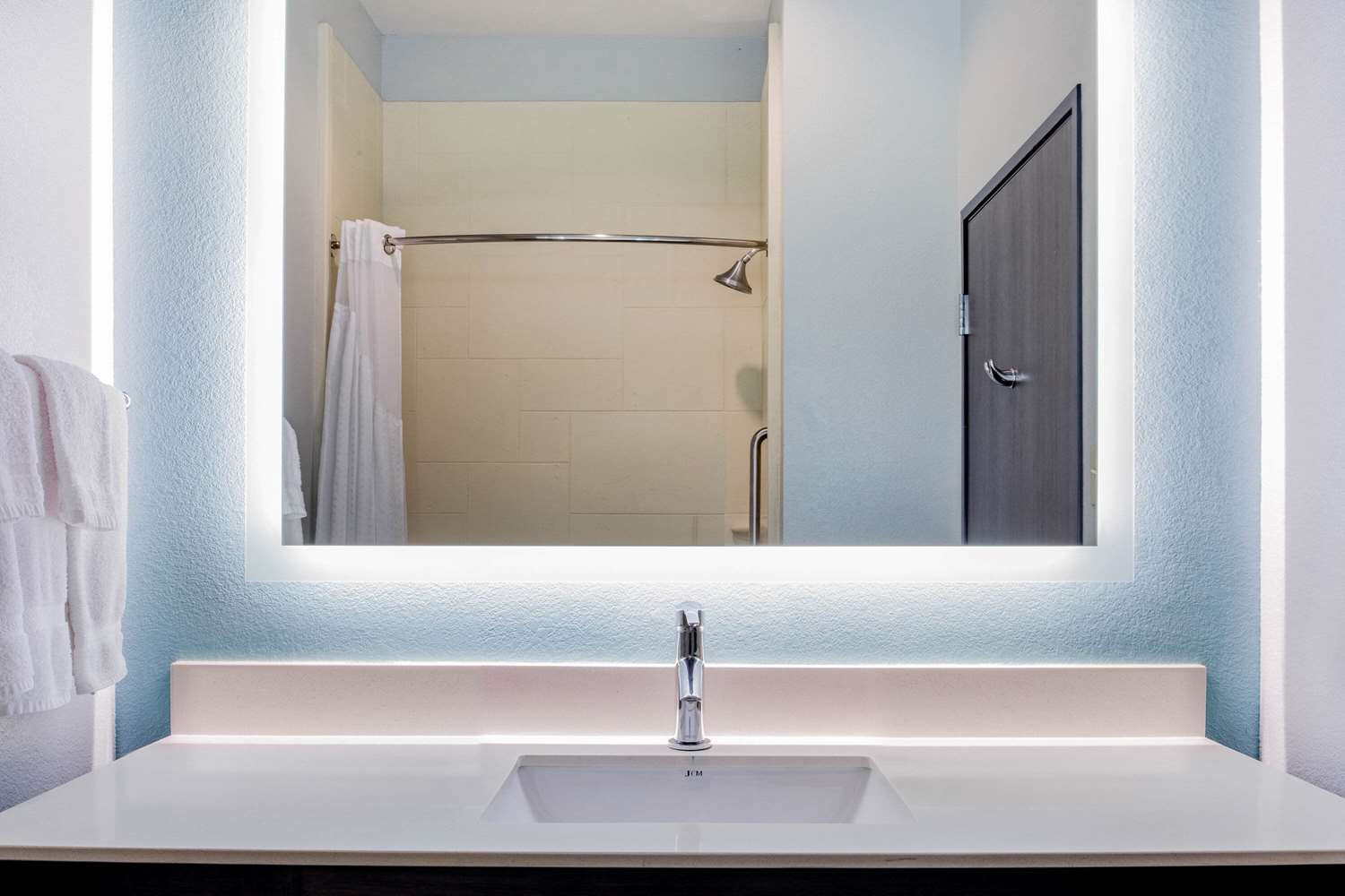 La Quinta Inn & Suites by Wyndham Northlake Fort Worth 24/25