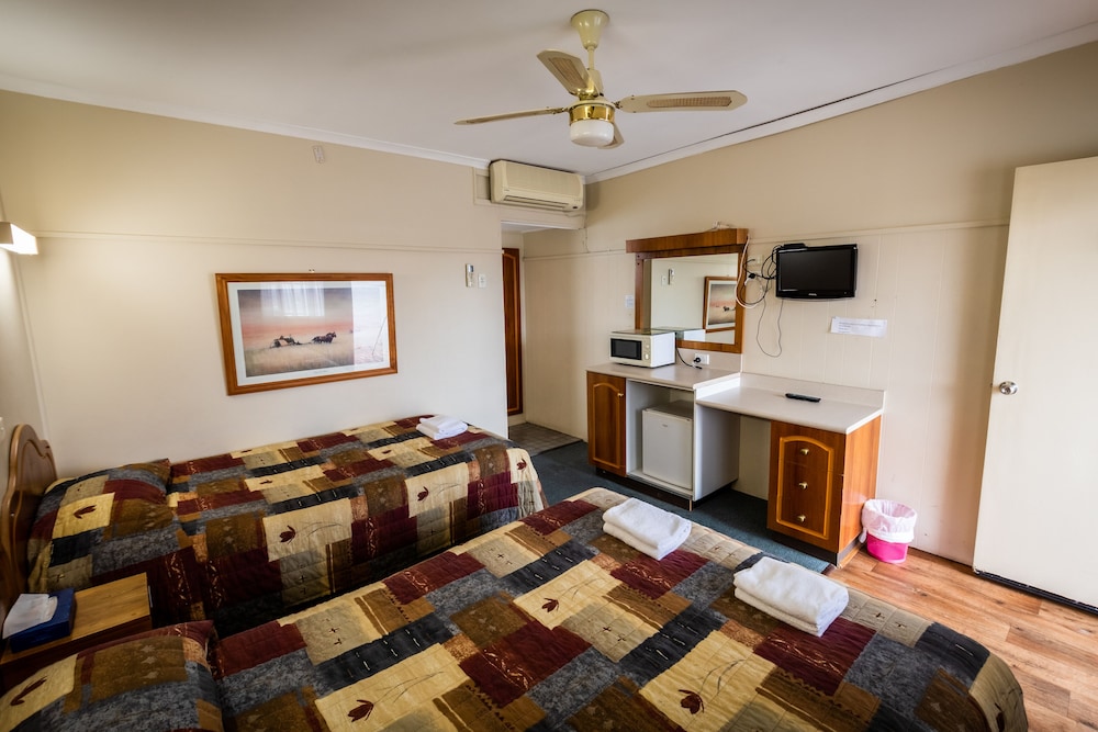 ARDEANAL MOTEL 29/48