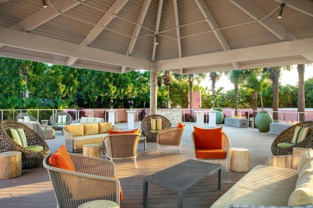 Beach House Suites By The Don Cesar 34/45