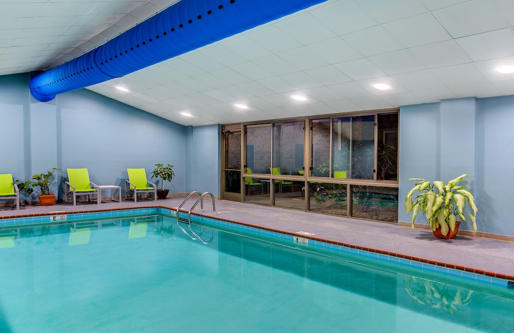 Holiday Inn Express Hotel and Suites Morristown 23/49