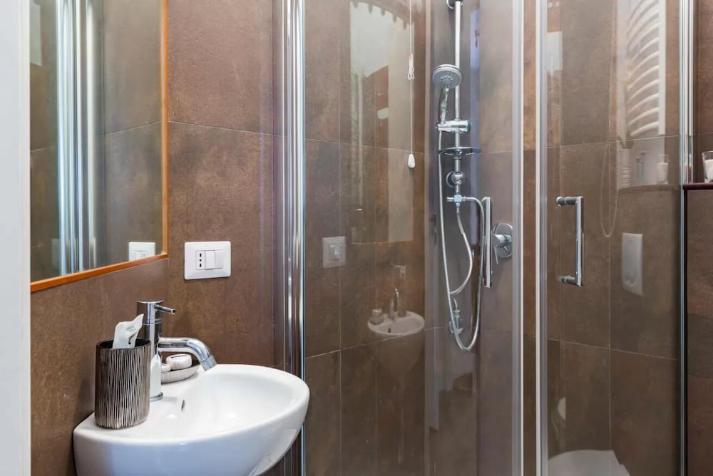 The Sistina Suite 33/46