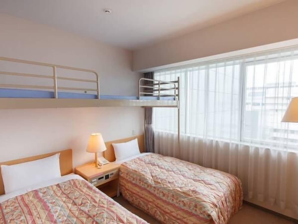 ROOM, TRIPLE