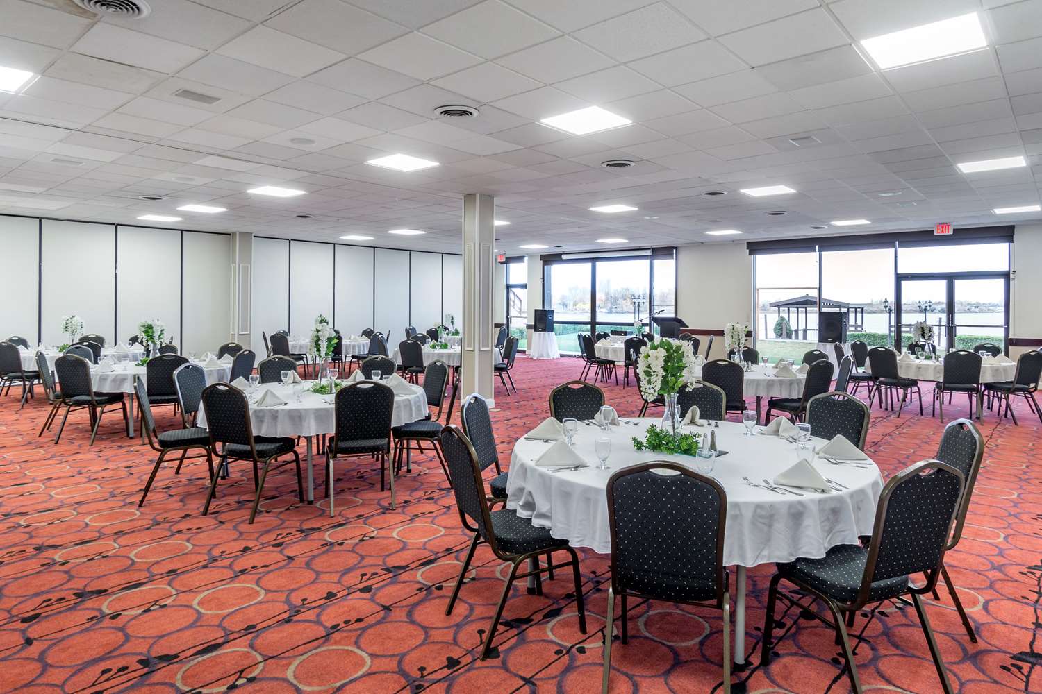 Best Western Plus Lake Front Hotel 46/51