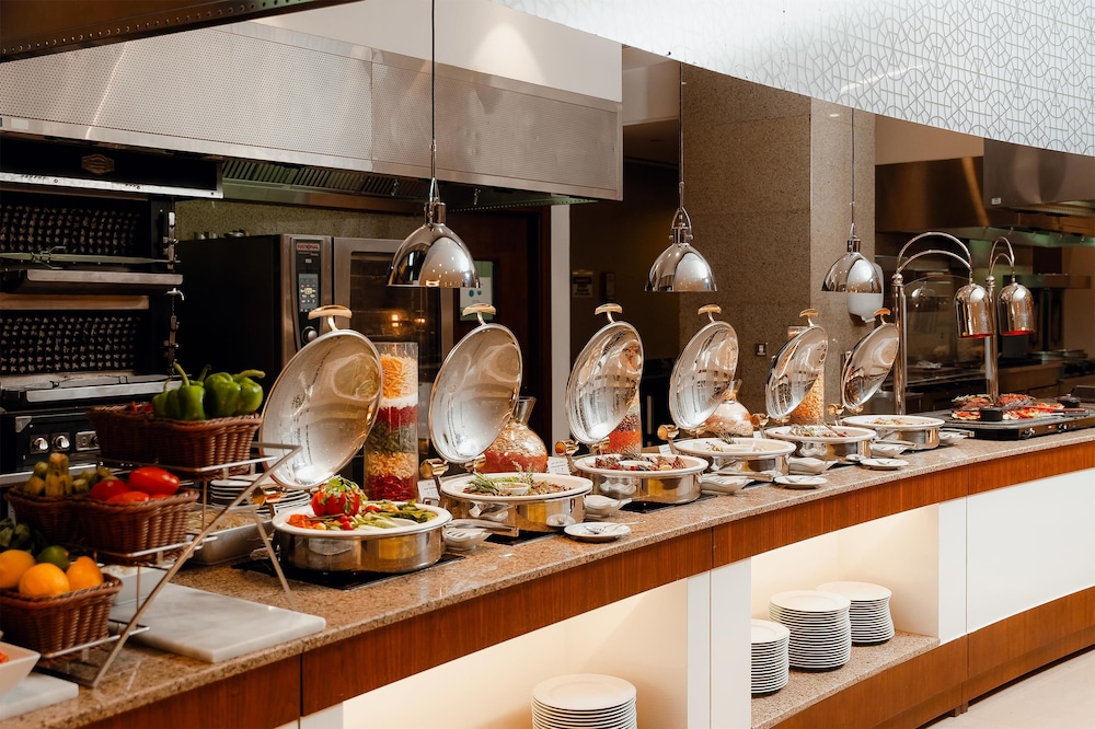 كراون بلازا الرياض منهال(Radisson Blu Hotel and Convention Center, Riyadh Minhal) 27/67