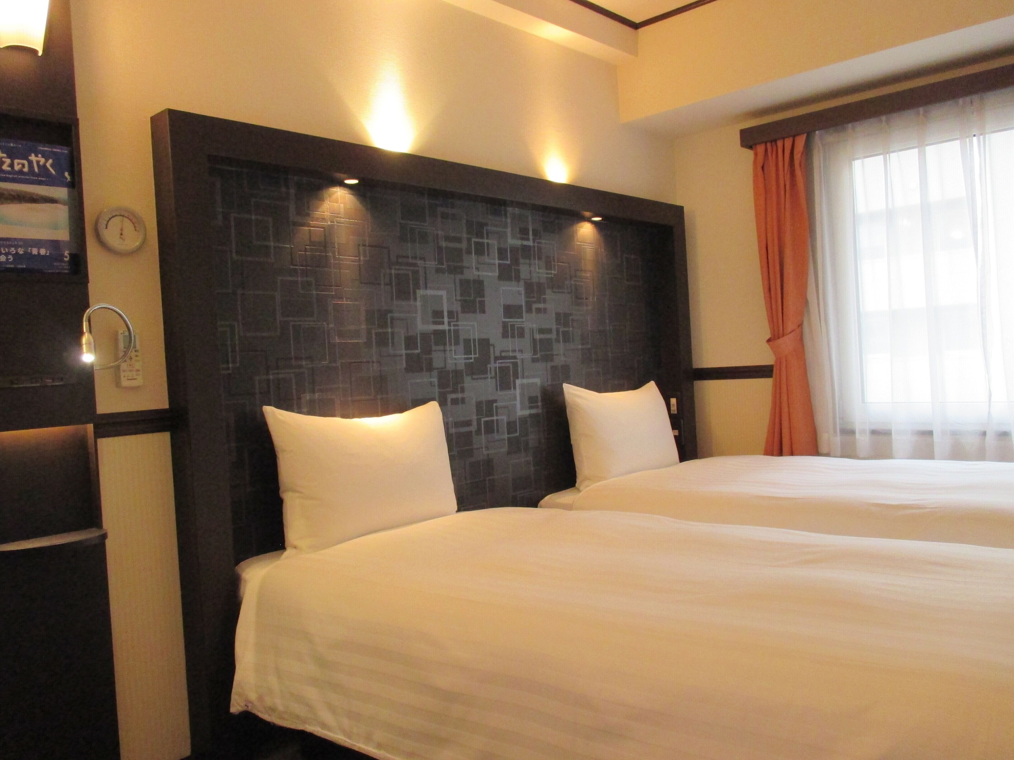 ECONOMY, TWIN BEDS, SMOKING