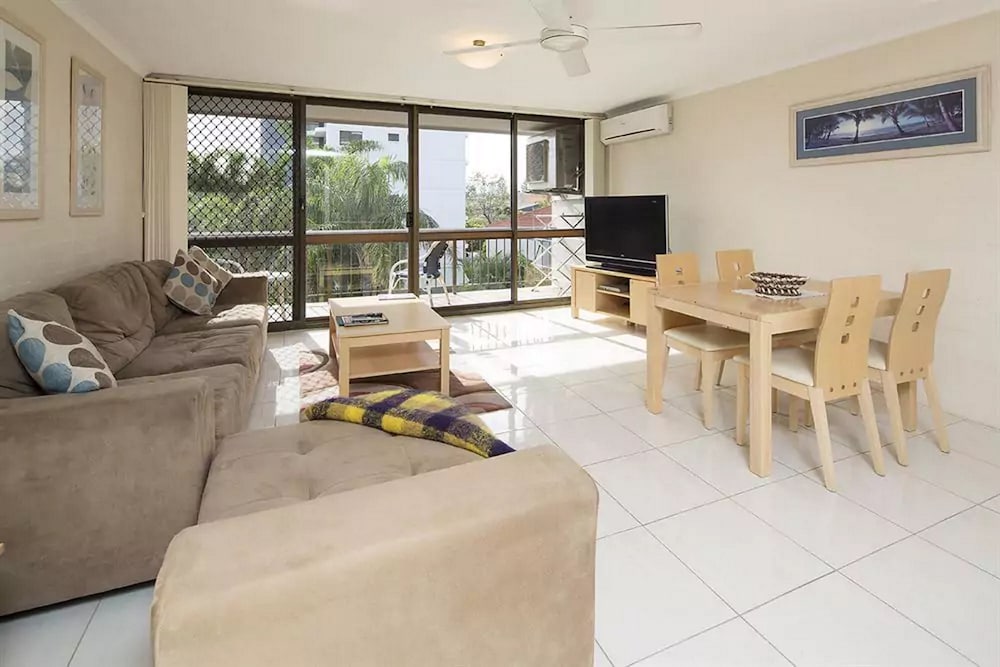 Burleigh Palms Holiday Apartments 50/75
