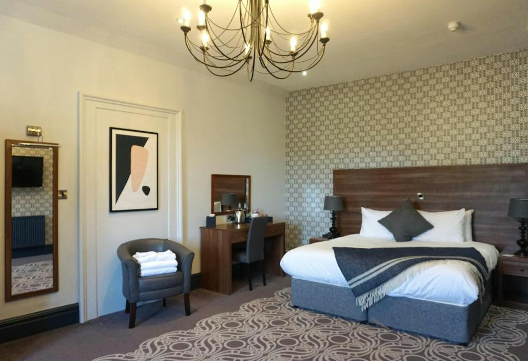 The Carlton Manor Hotel 7/36