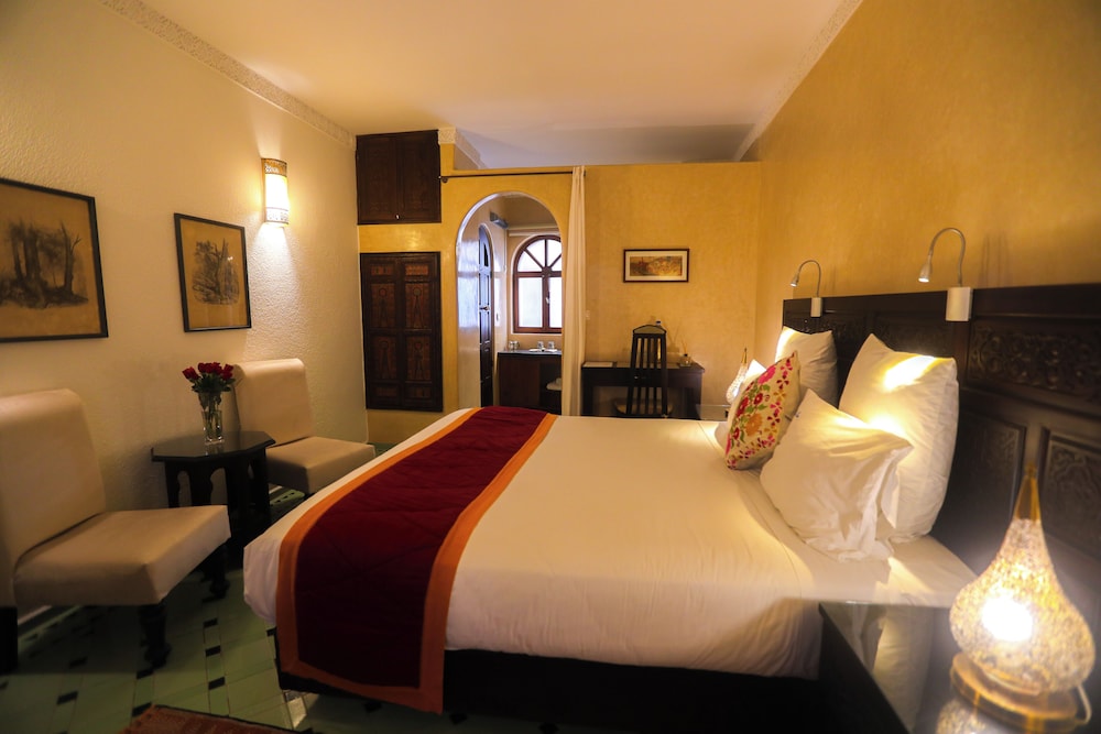 SUPERIOR, DOUBLE OR TWIN BED