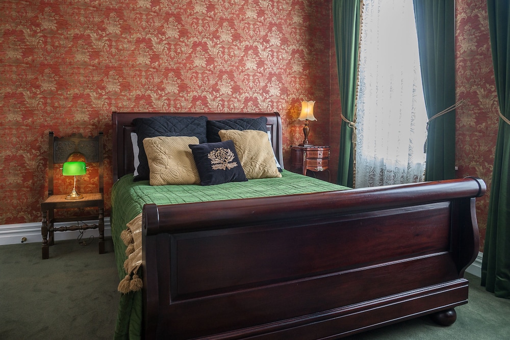 Theatre Royal Hotel 17/50
