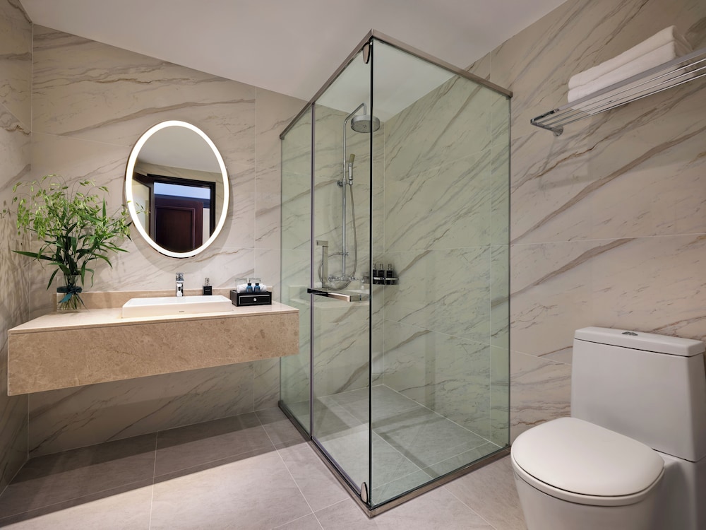 Elegant Suites Westlake 71/72