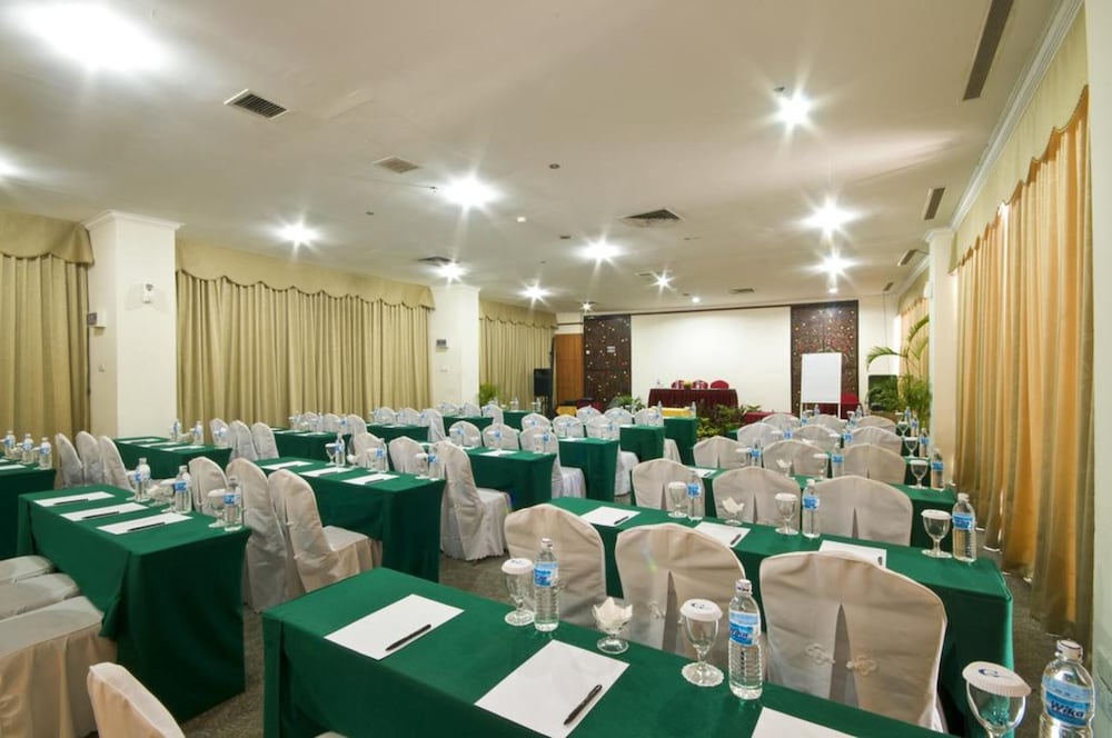 Golden View Hotel Batam 35/38