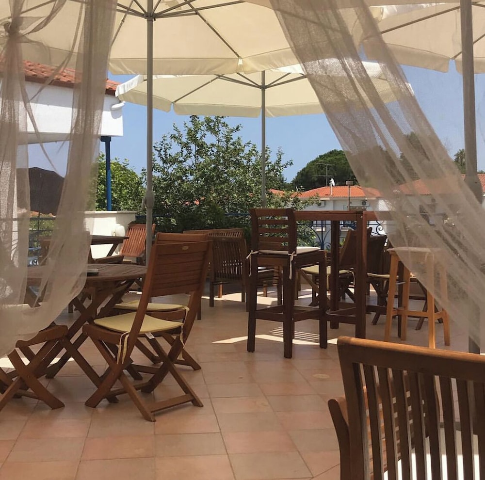 Victor-Eleni Hotel 77/94