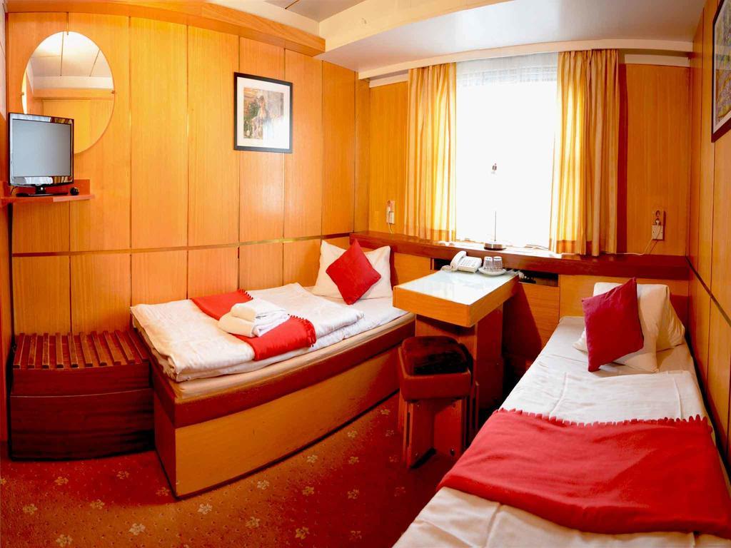 BOTEL ALBATROS 10/50