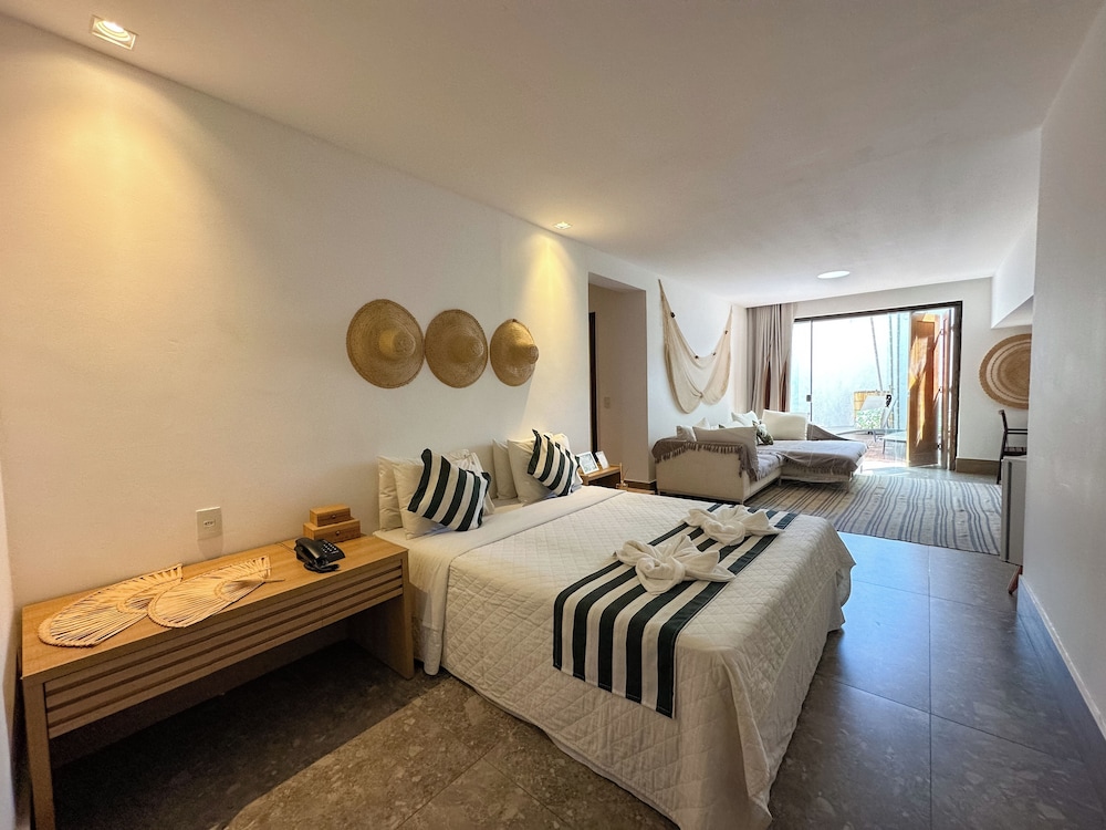 EXCLUSIVE, QUEEN BED, WITH POOL
