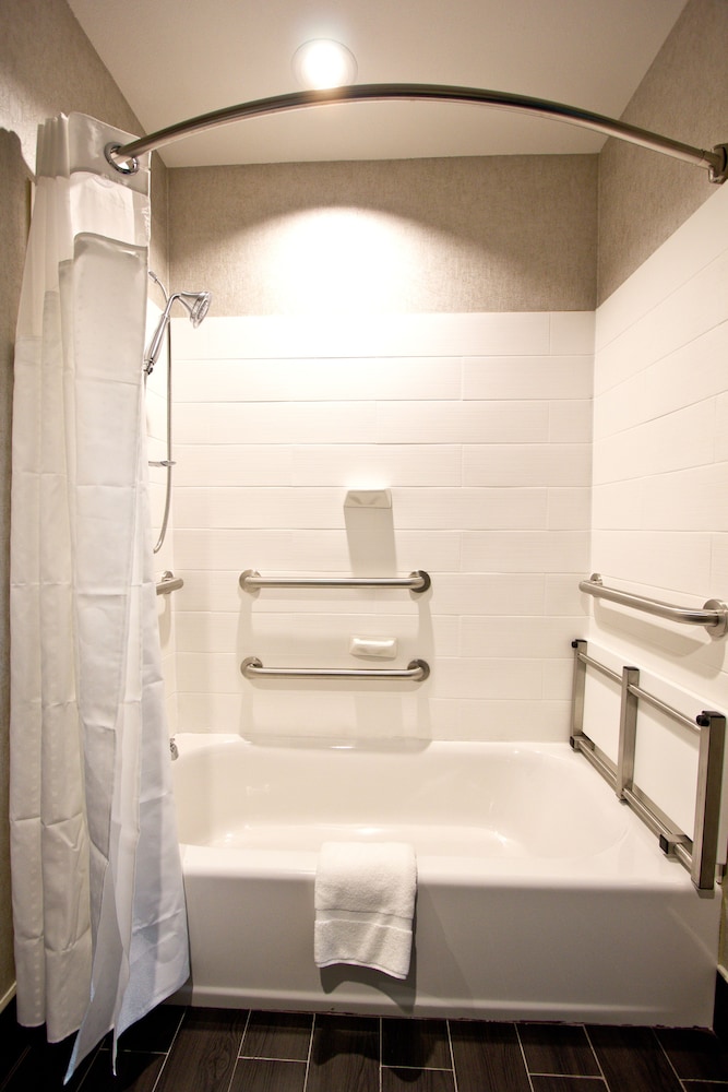 Holiday Inn Express & Suites Austin NW - Lakeway 25/50