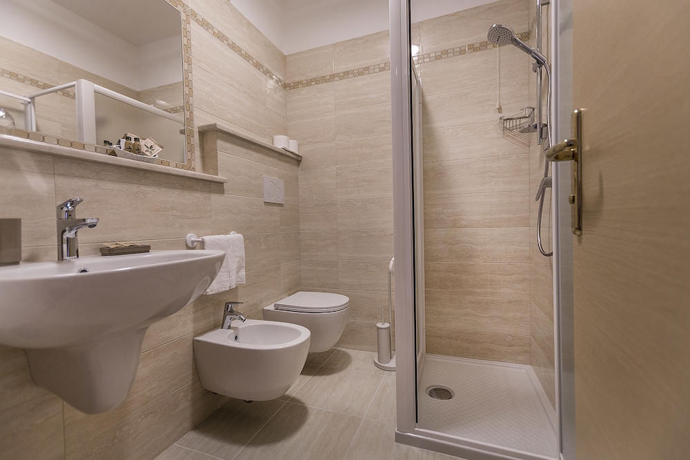 Standard, Murphy Bed, Queen Bed, Garden View، Hotel Du Lac 7/10