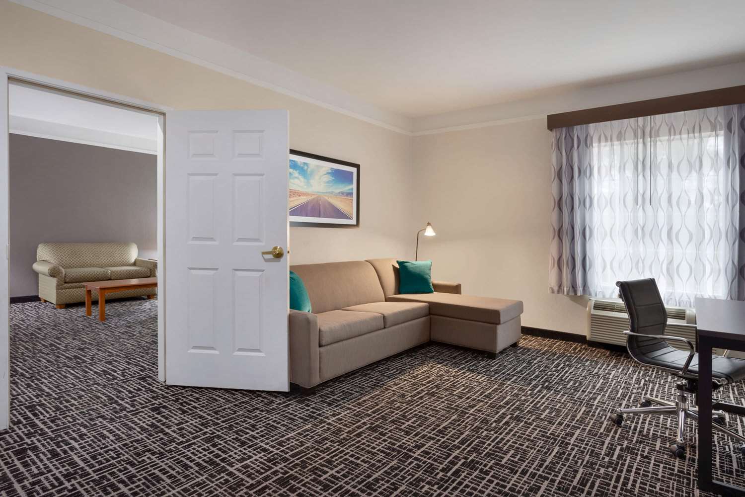 La Quinta Inn & Suites by Wyndham I-20 Longview South 26/43