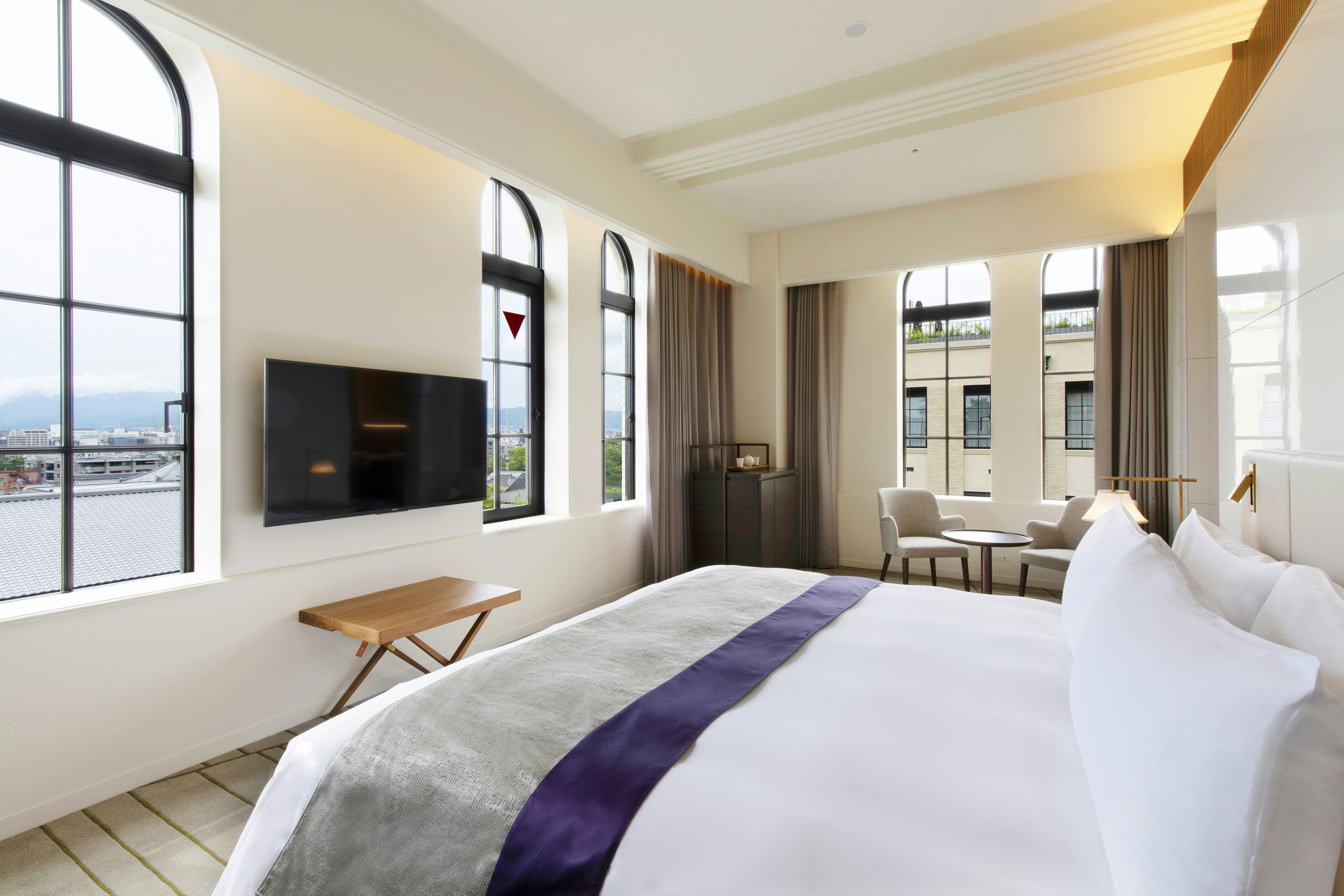 Standard, King Bed, Corner