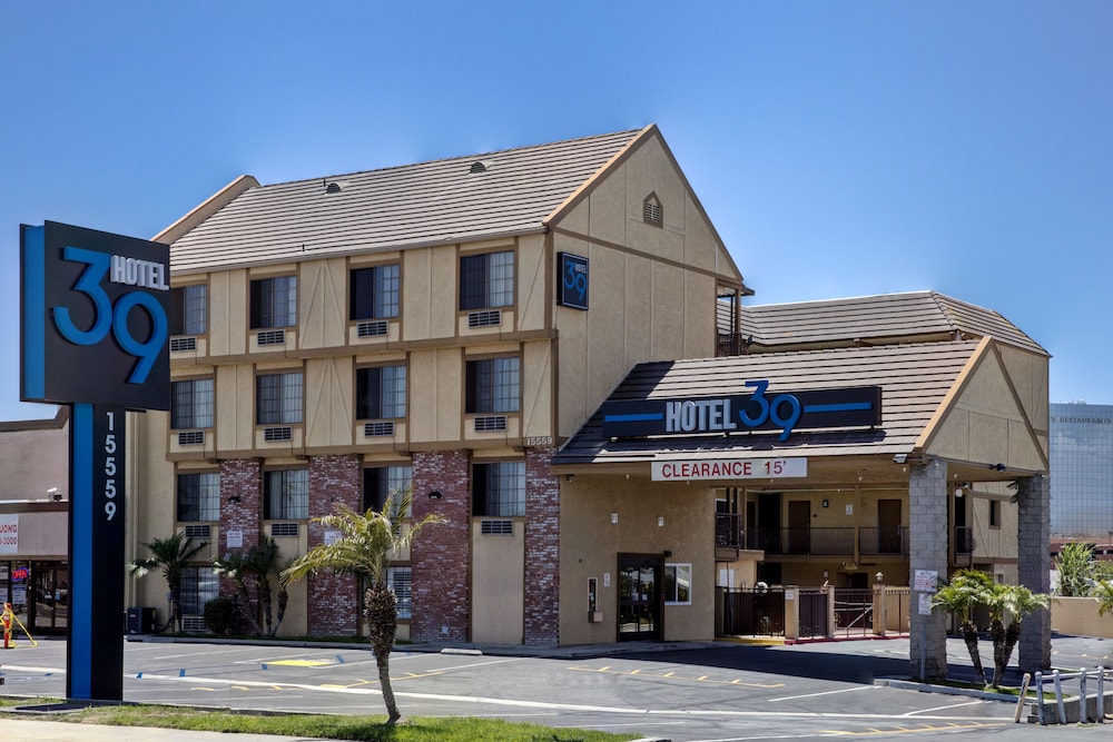Hotel 39 Westminster 4/25