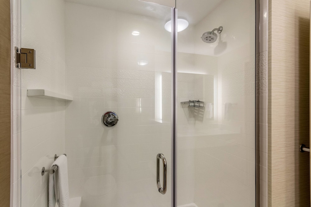 Fairfield Inn and Suites by Marriott Butte 12/41