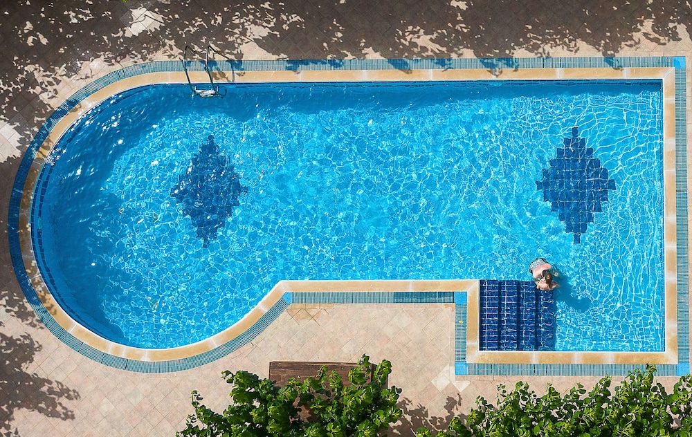 Calypso Hotel 34/67