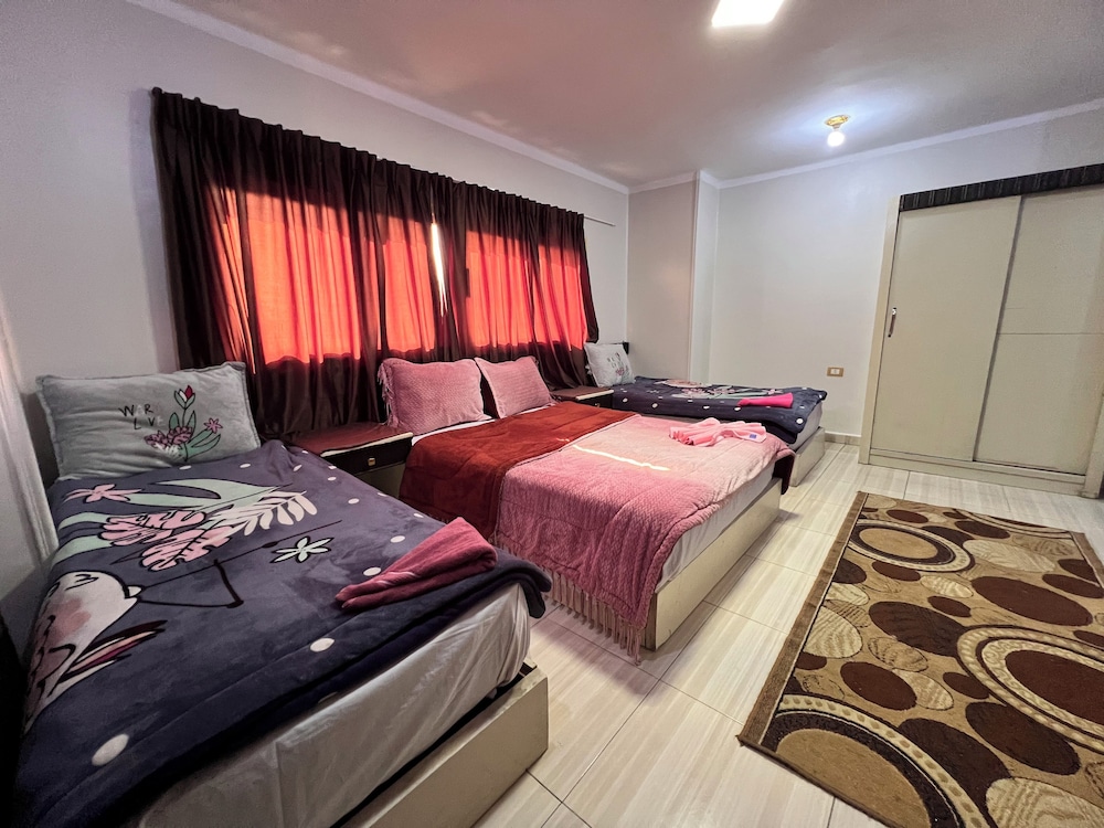Isis Hotel 2 - Hostel 11/50