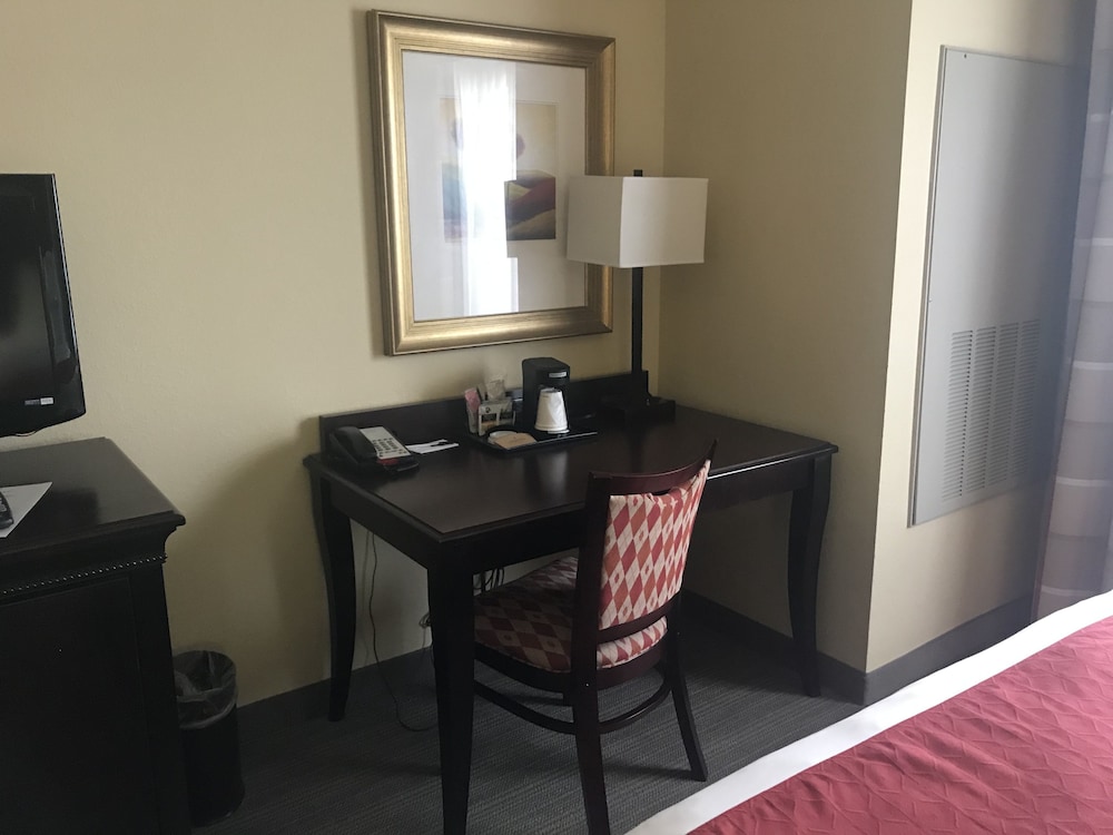 Country Inn and Suites by Radisson Tampa Airport North FL 37/48