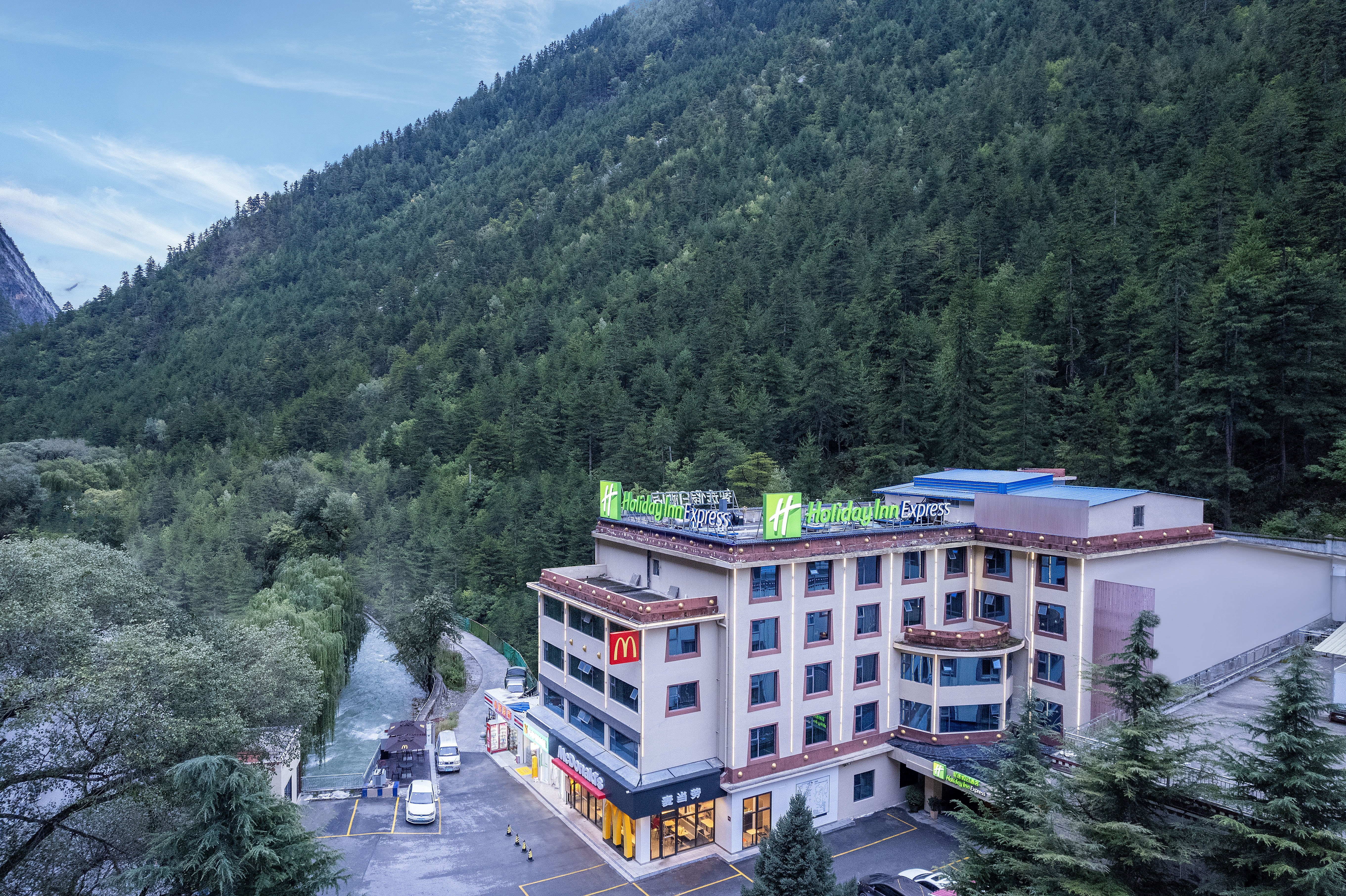 Holiday Inn Express Jiuzhaigou 3/15