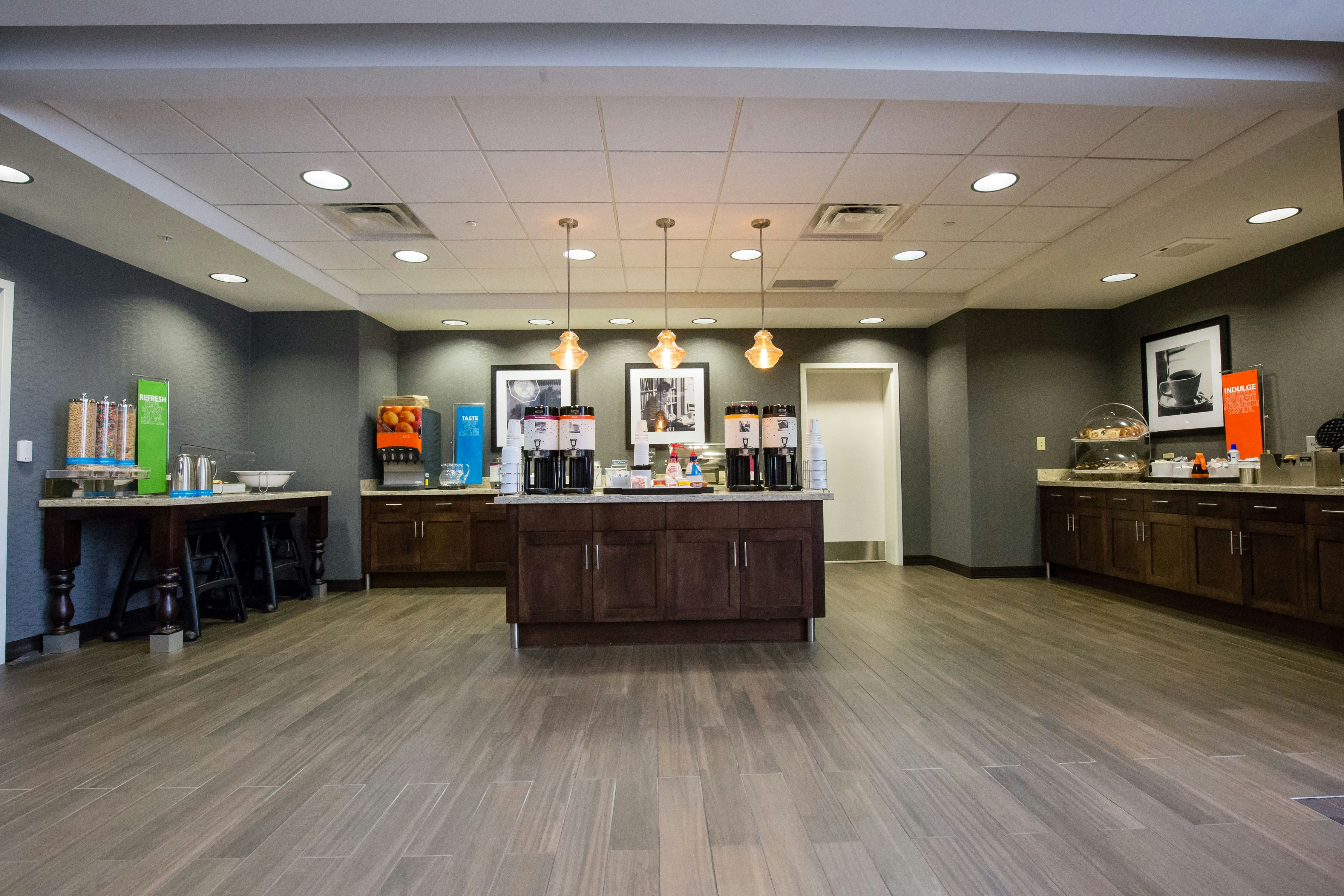 Hampton Inn Suites Pittsburgh Harmarville 7/50