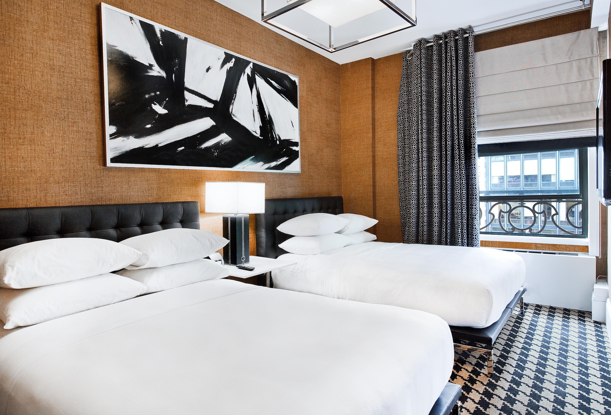 DELUXE, 2 DOUBLE BEDS