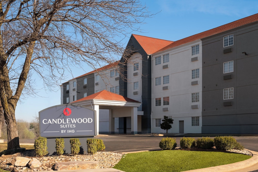 Candlewood Suites Topeka 6/49