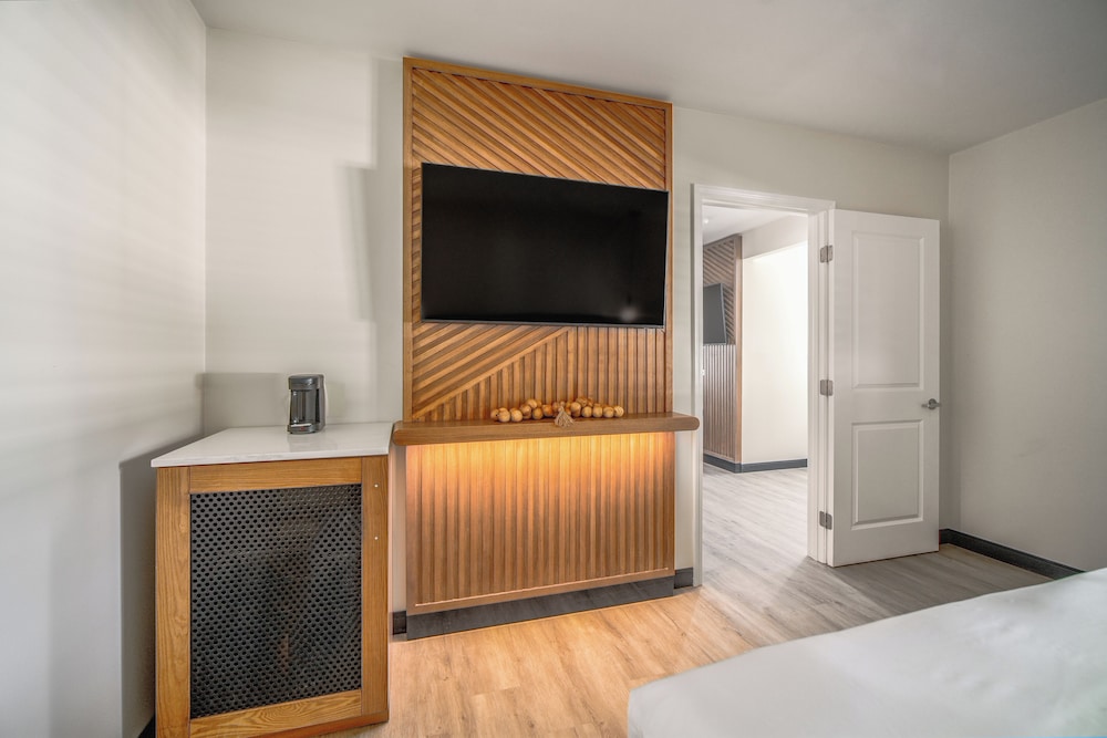 LYFE INN & SUITES by AGA- North Hollywood Near Universal Studios 3/22