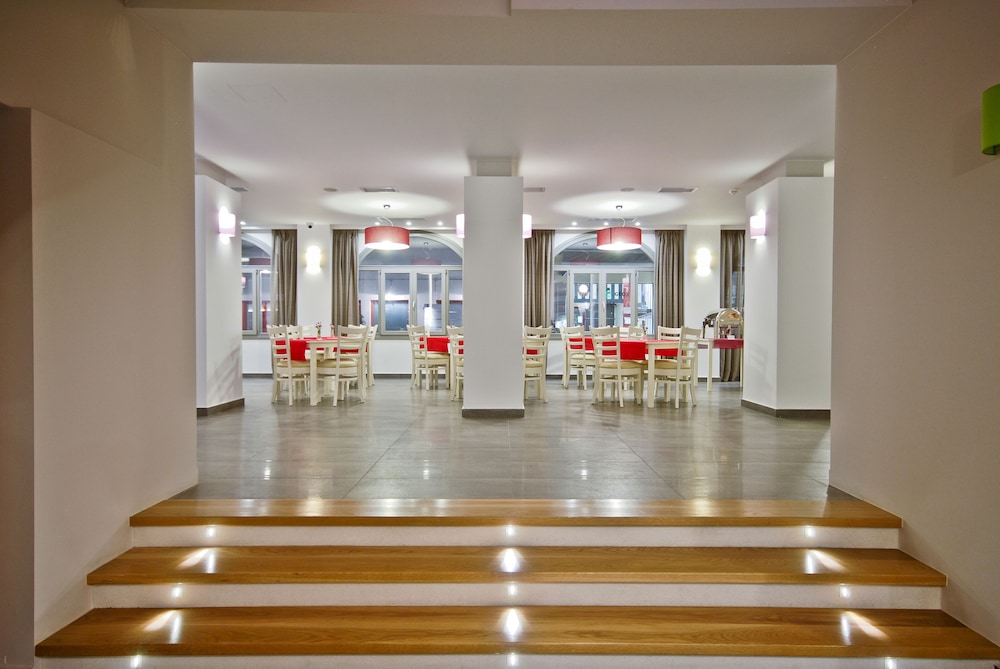Xenia Hotel 8/50