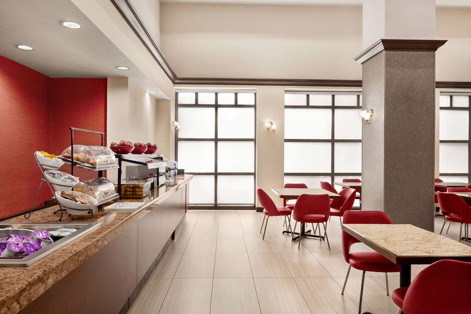 Ramada by Wyndham Suites Orlando Airport 31/56