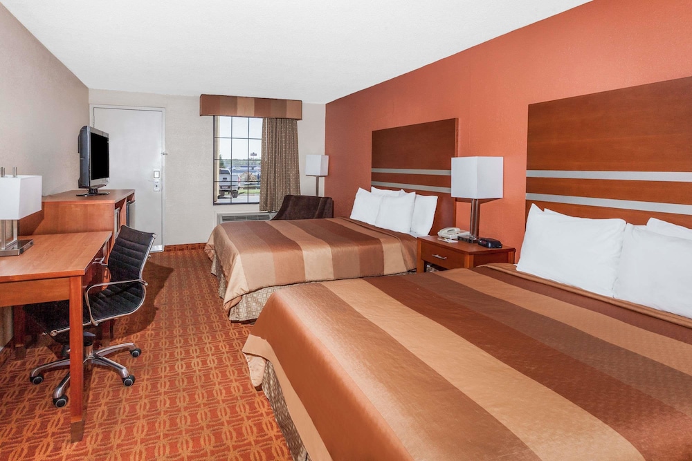 Days Inn By Wyndham Dalton 20/33