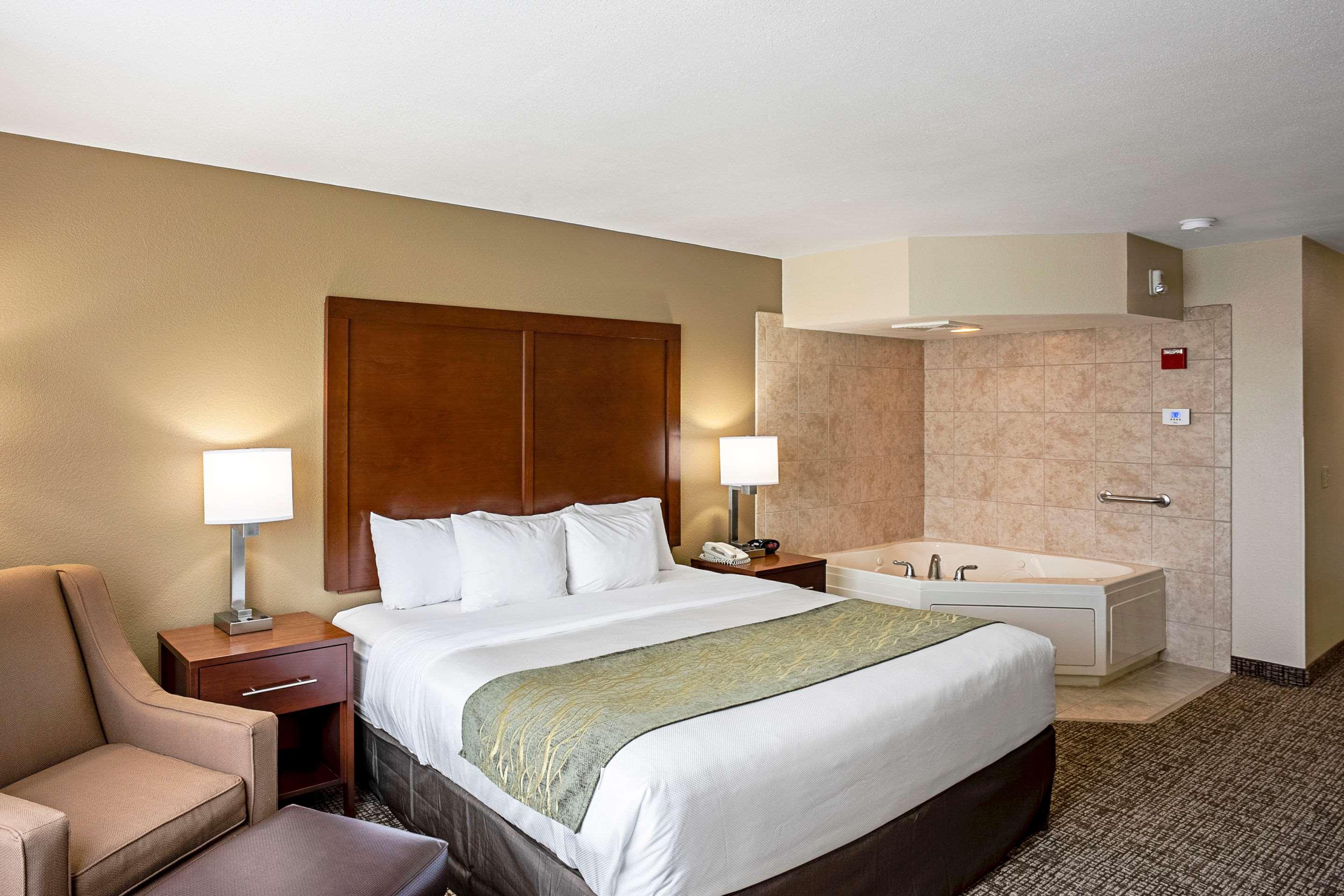 Efficiency, Suite, King Bed