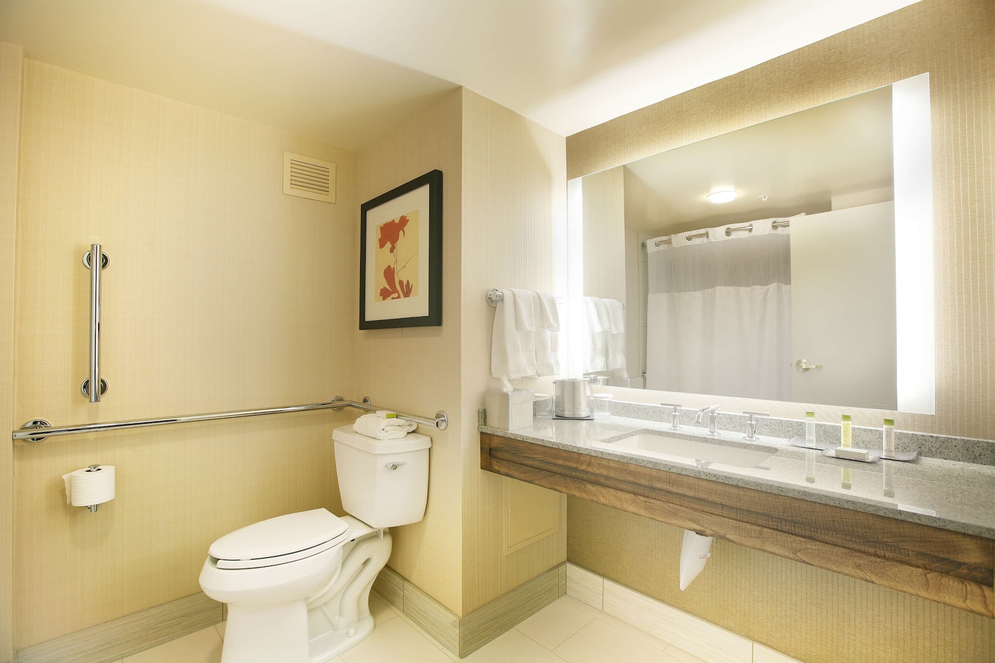 غرفة ركنية بسرير كينج بحوض استحمام لذوي الإعاقة، DoubleTree by Hilton Hotel Spokane City Center 7/10
