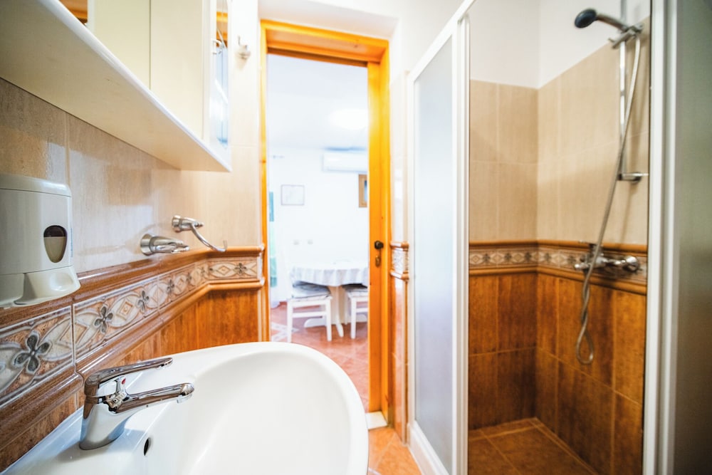 M & J Central Suites 43/50