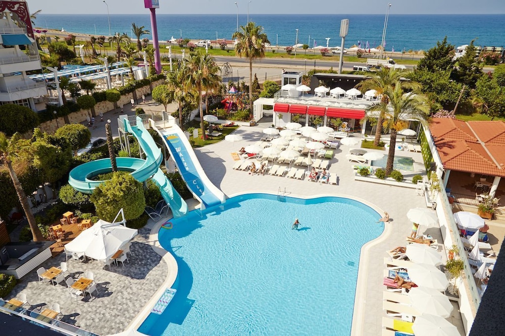 White City Beach - Adults Only +16 8/45