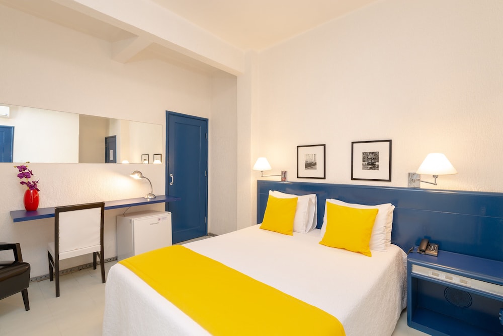 ROOM, DOUBLE BED