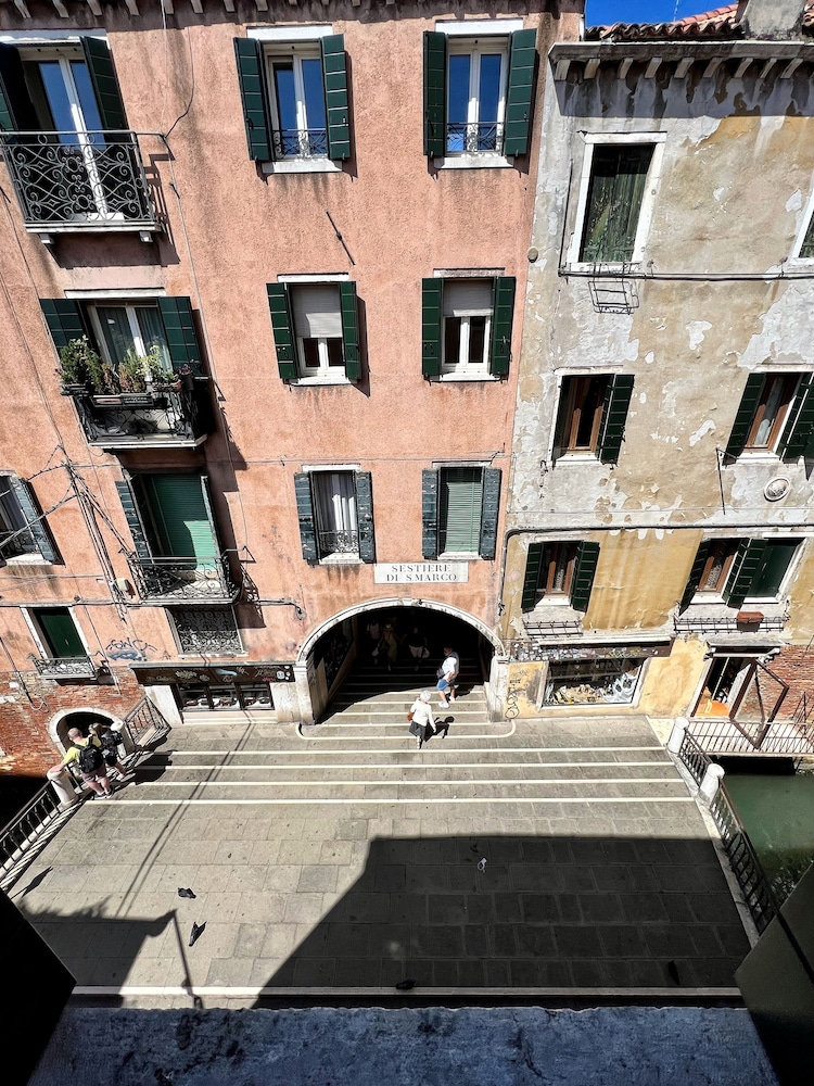 Cà dell' Arte Palace 37/50